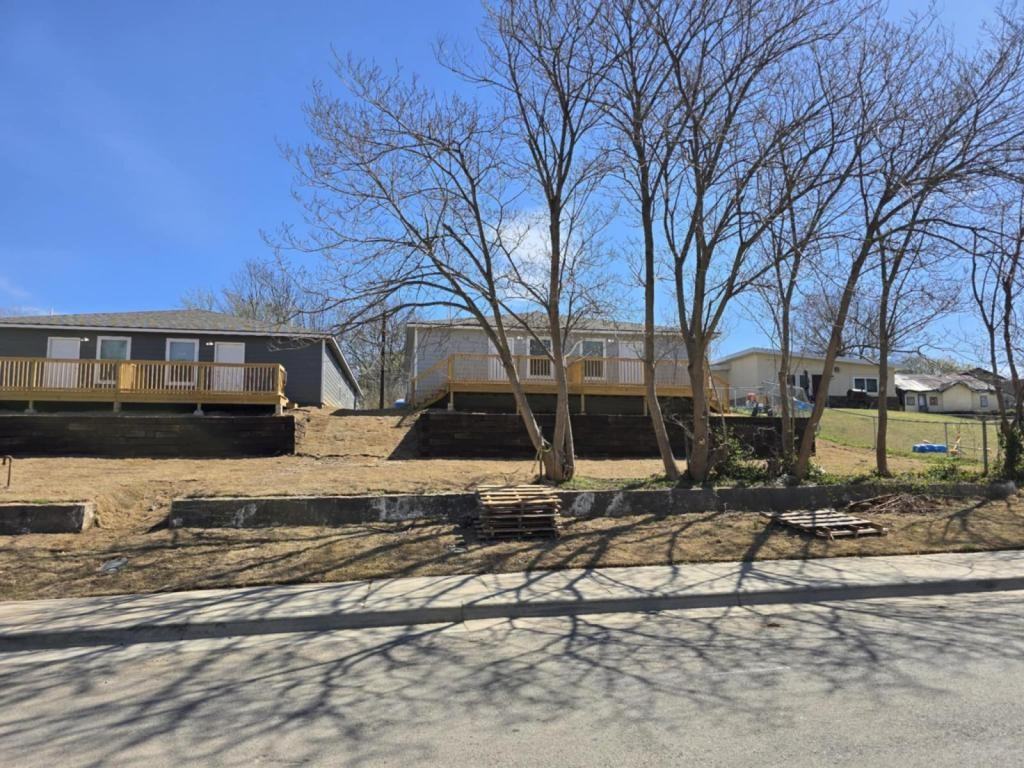 1005 N Quincy Ave - Photo 2 of 25