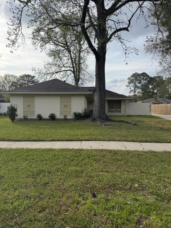 1413 Briarhurst Dr - Photo 2 of 40