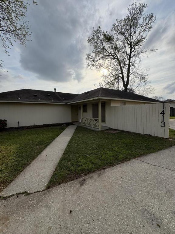 1413 Briarhurst Dr - Photo 4 of 40