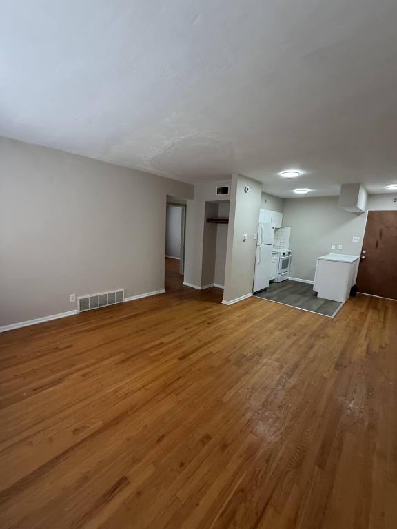 3601 Holly Hills Blvd Apt 19 - Photo 6 of 14