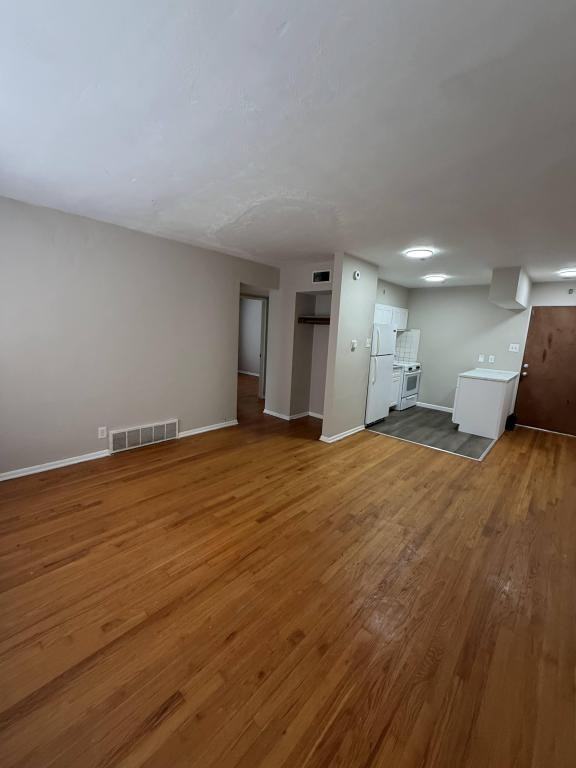 3601 Holly Hills Blvd Apt 19 - Photo 7 of 14