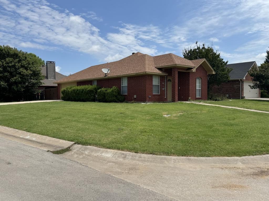 2029 Laney Dr - Photo 2 of 15