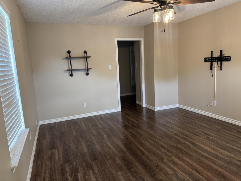 2029 Laney Dr - Photo 4 of 15