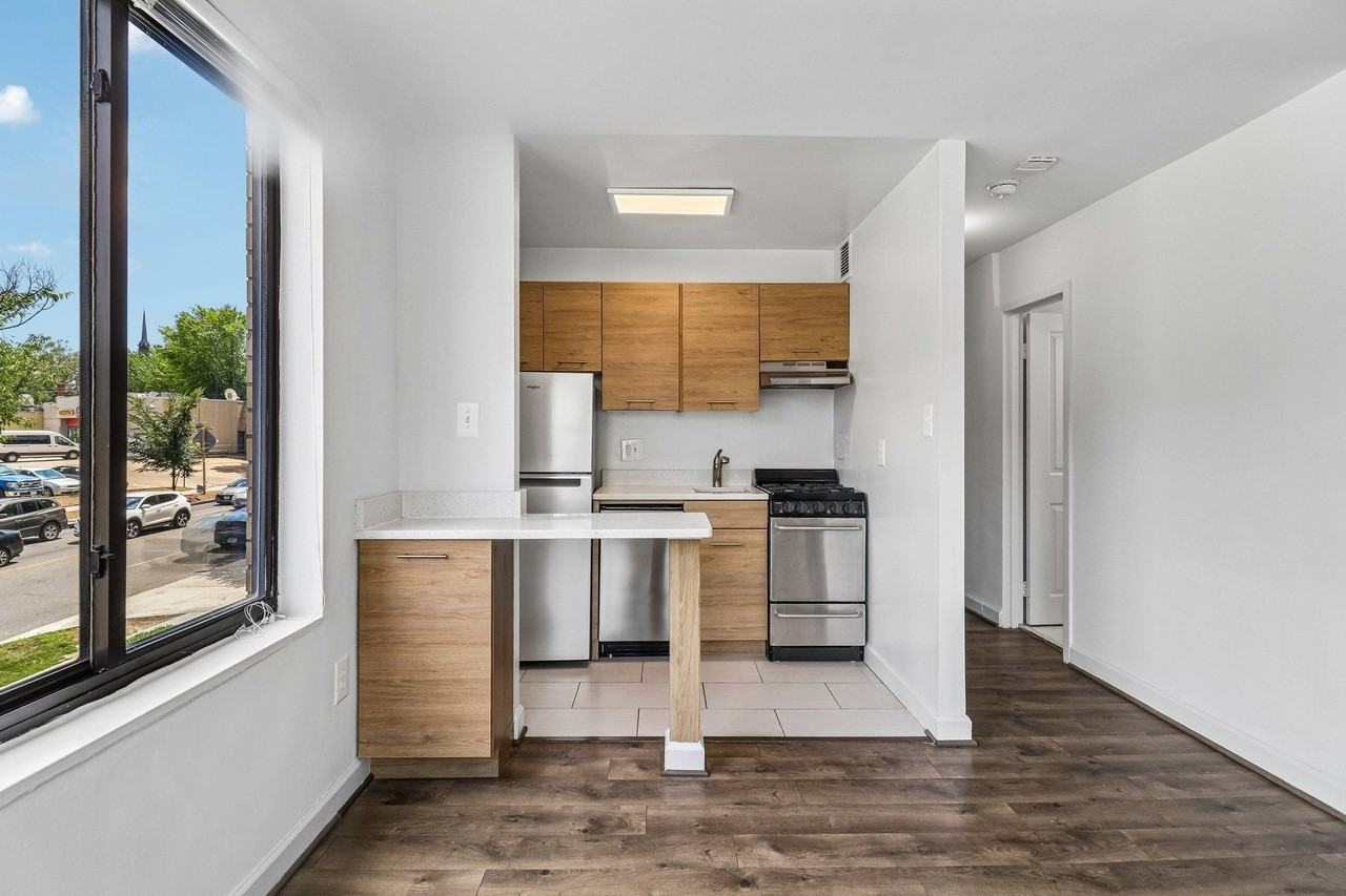 5100 Connecticut Avenue Apartments - Photo 3 of 34