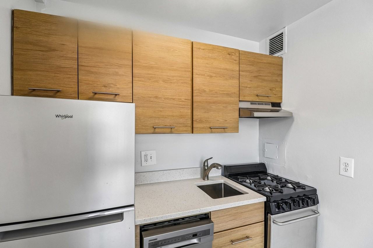 5100 Connecticut Avenue Apartments - Photo 4 of 34