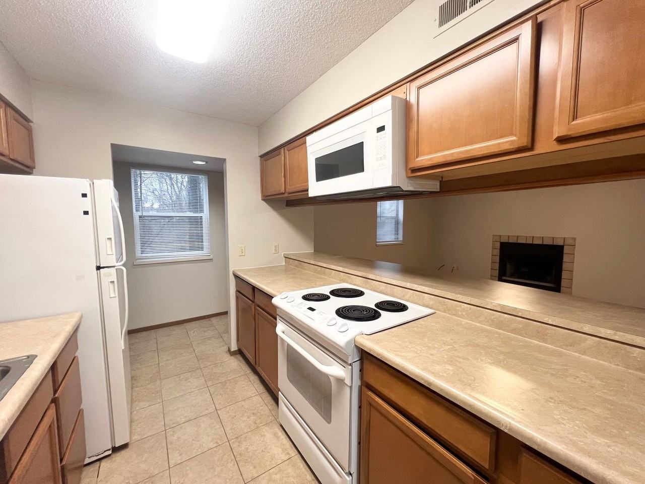 2700 W Willowlake - Photo 7 of 35
