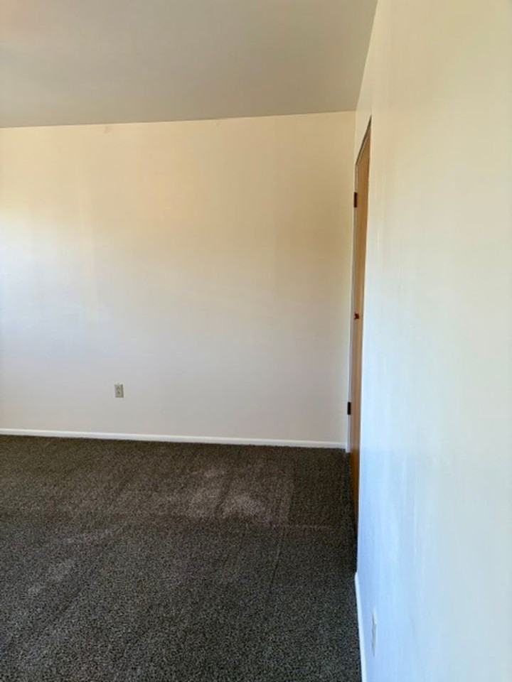 1604 Durston Rd - Photo 5 of 34