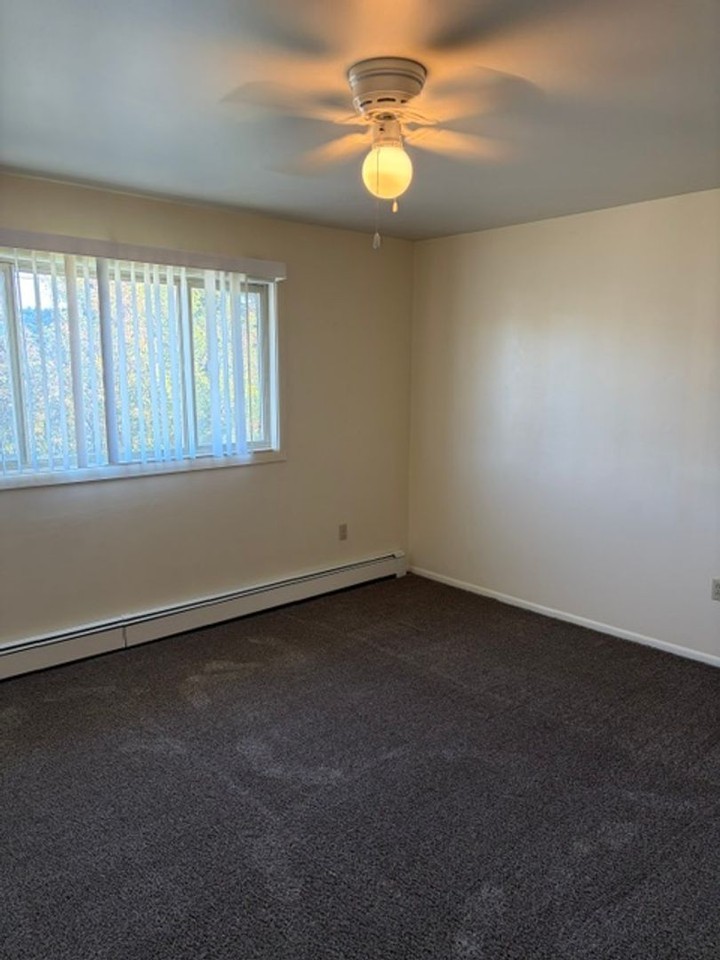 1604 Durston Rd - Photo 6 of 34