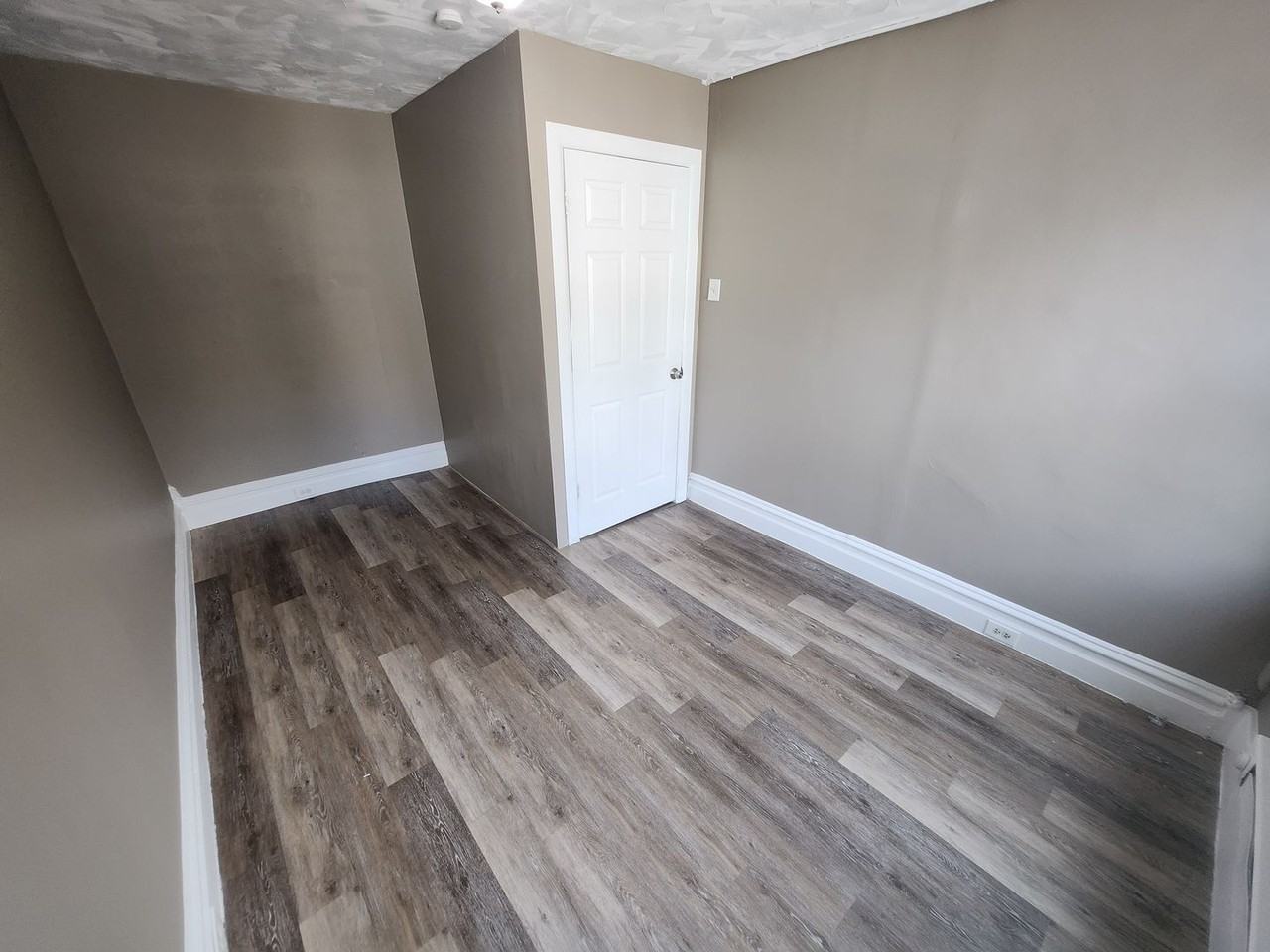 207 N 8th St - Photo 3 of 13