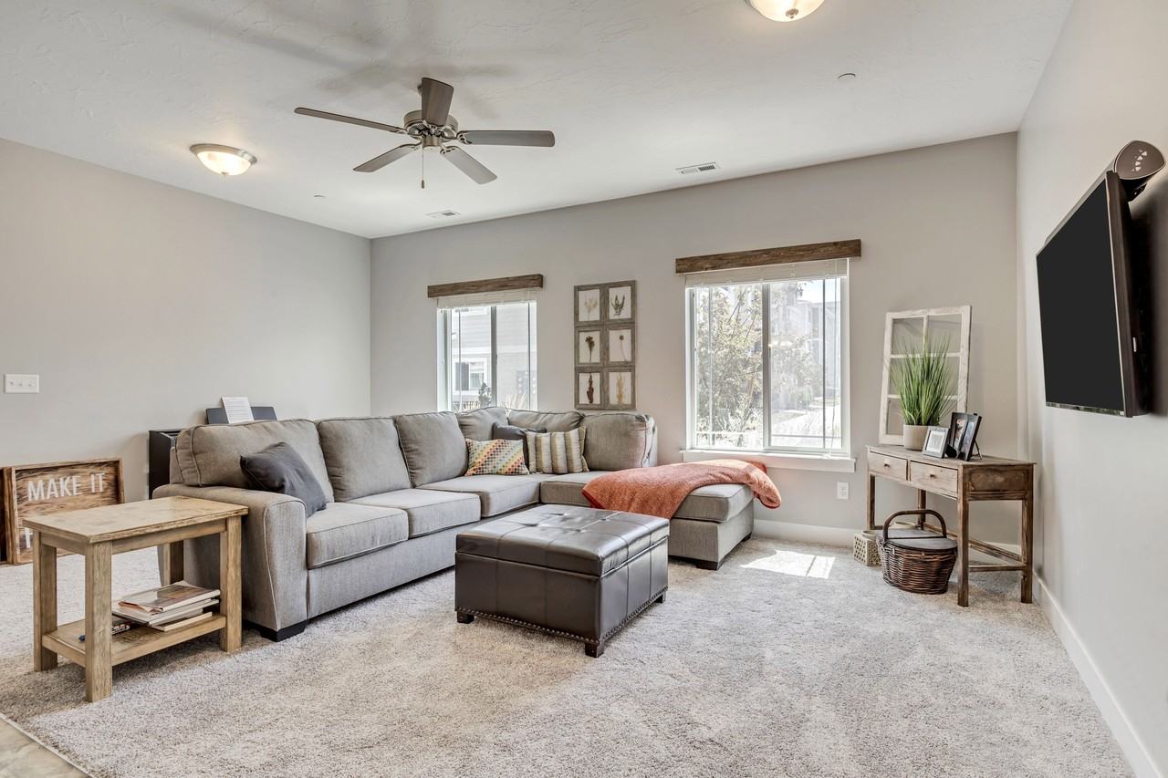 161 W Ridge Rd - Photo 4 of 12