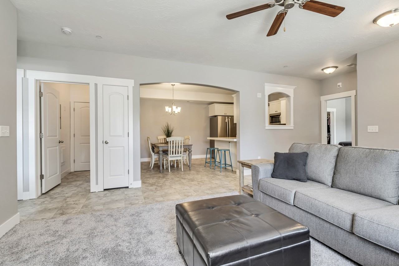 161 W Ridge Rd - Photo 5 of 12
