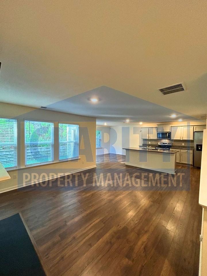 3308 Harmony Ct Ne - Photo 4 of 8