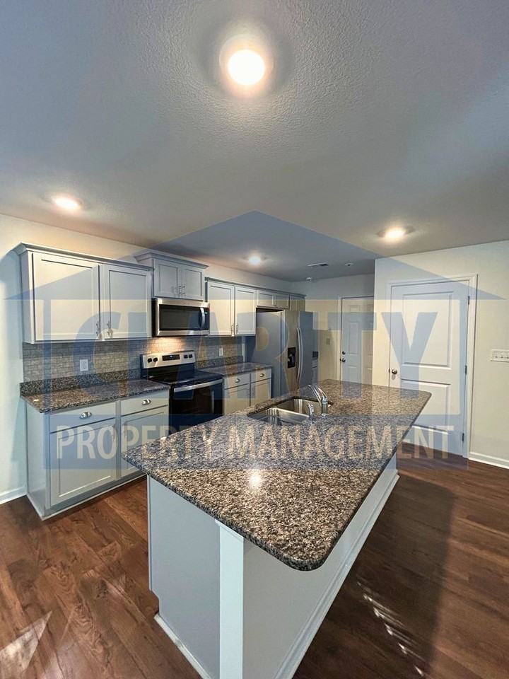 3308 Harmony Ct Ne - Photo 5 of 8