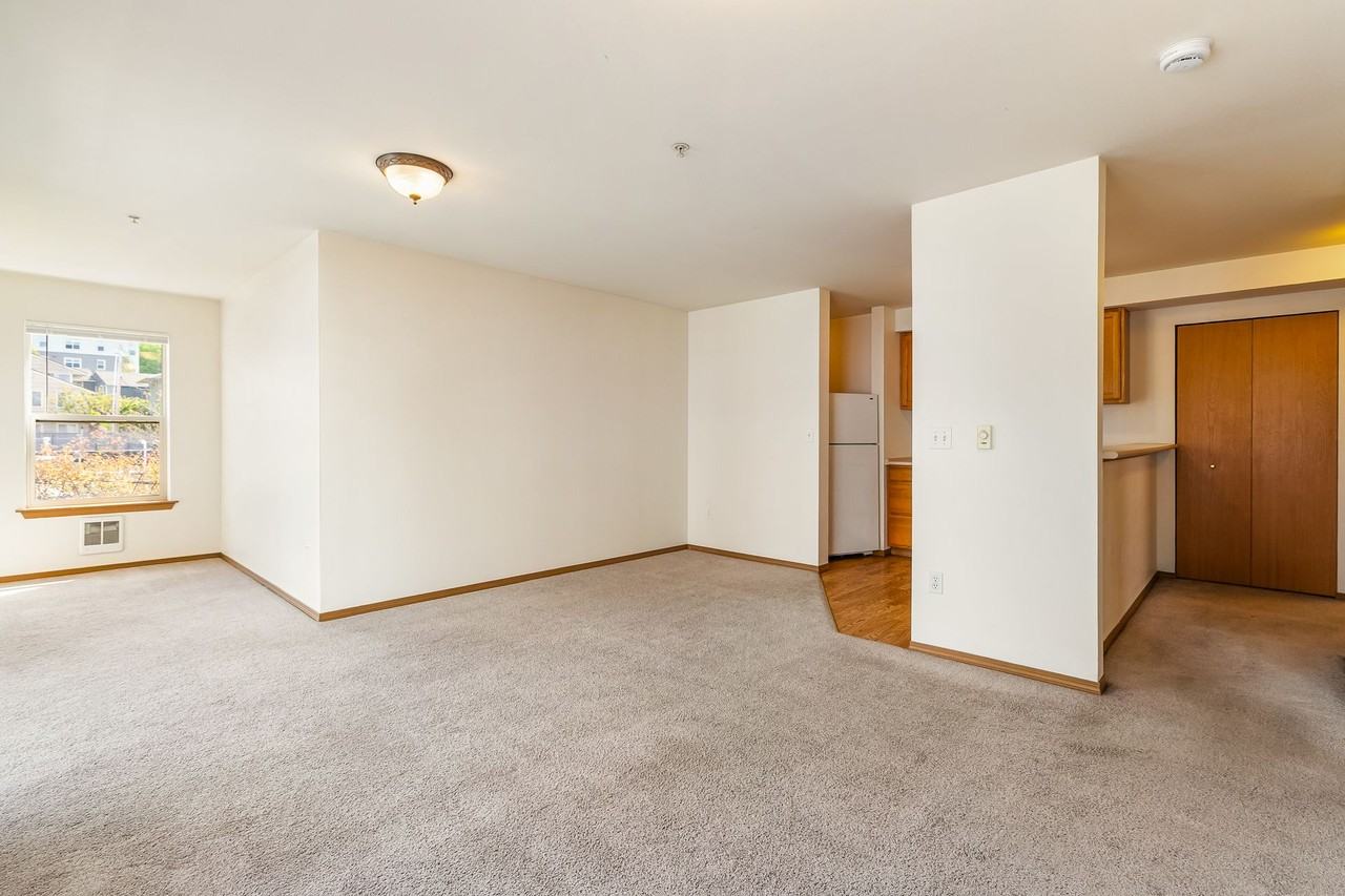 Bella Mar Apartments - Photo 2 of 25