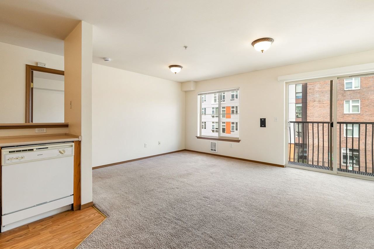 Bella Mar Apartments - Photo 3 of 25