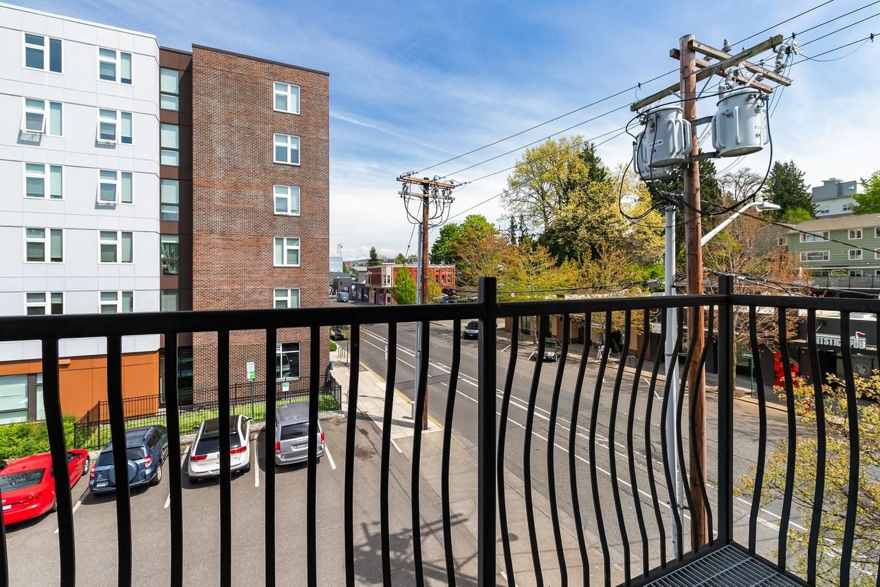 Bella Mar Apartments - Photo 4 of 25