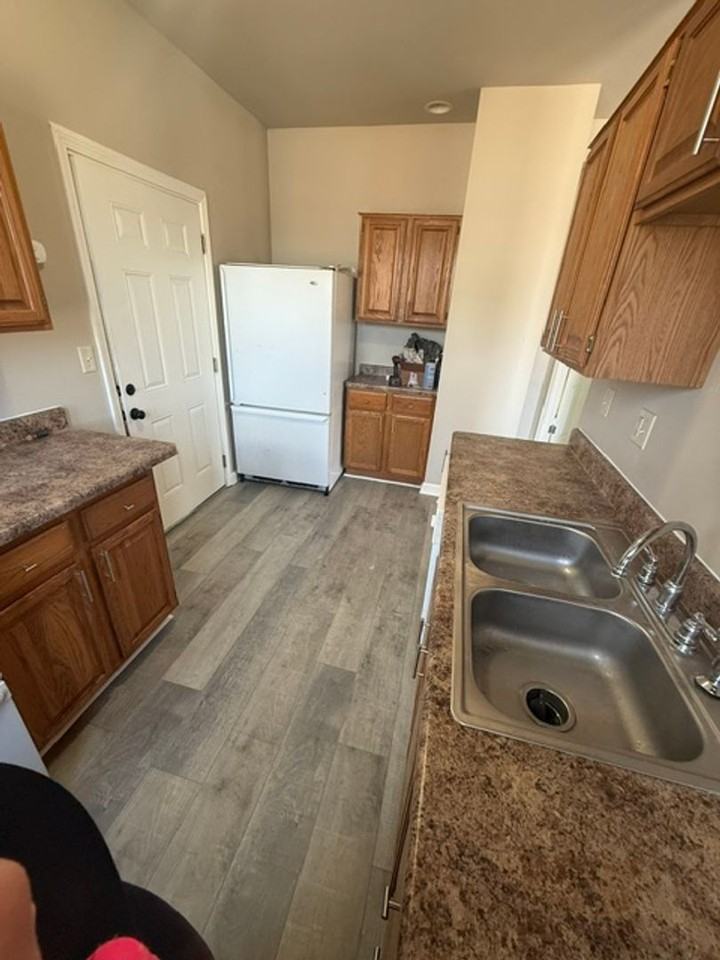 2424 50th St - Photo 4 of 11