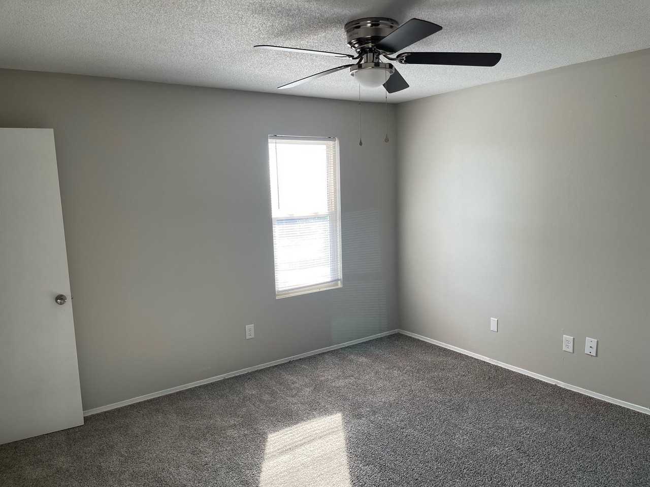 Peachtree Townhomes - Photo 2 of 12