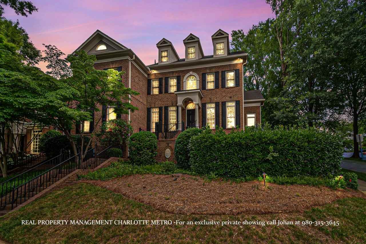 529 Queens Rd - Photo 2 of 50