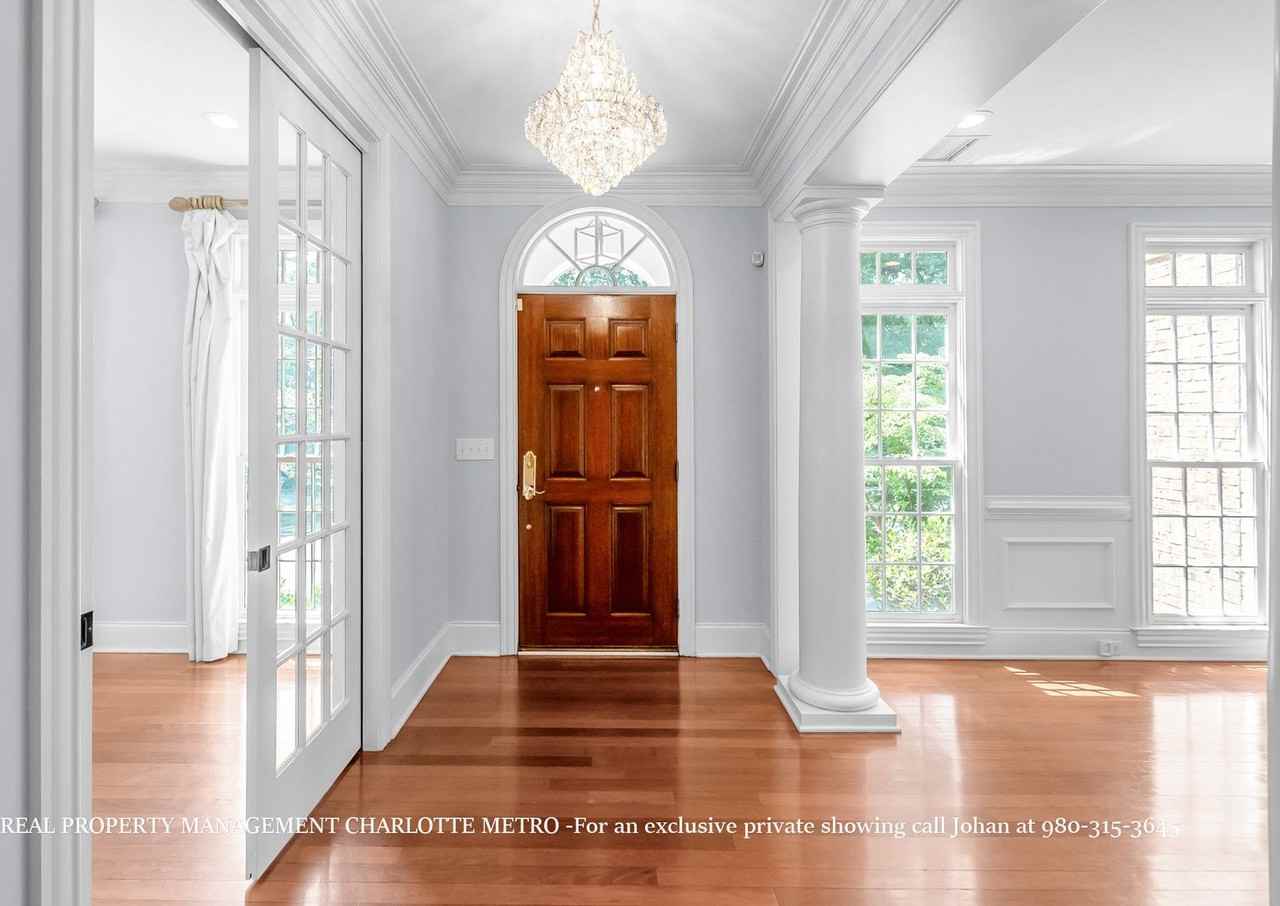 529 Queens Rd - Photo 7 of 50