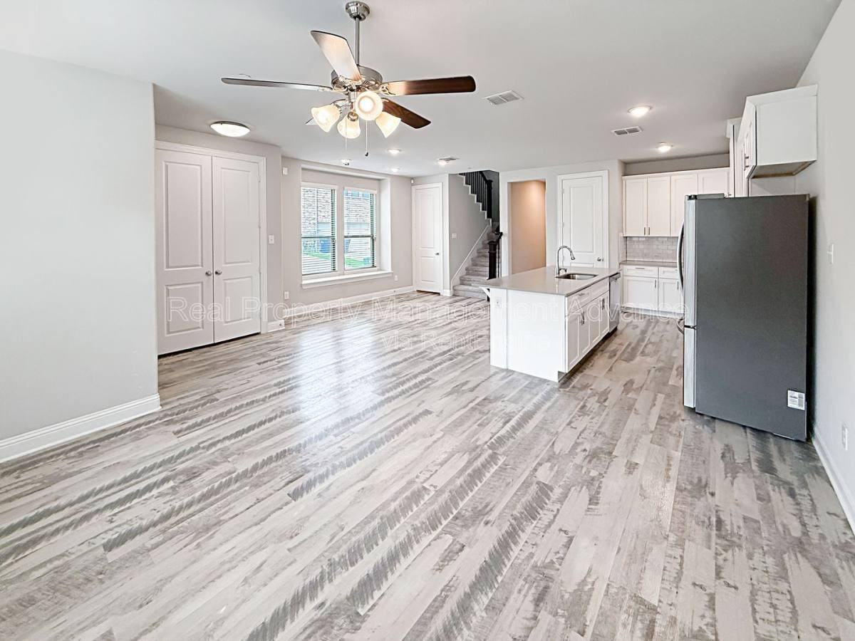 4621 Piedras Lanzar Dr - Photo 3 of 10