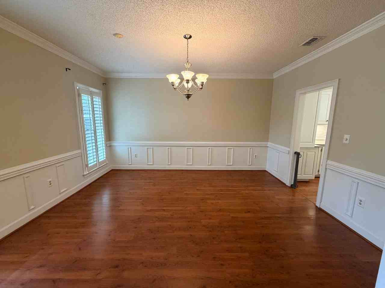 1009 Williamsburg Dr - Photo 3 of 50