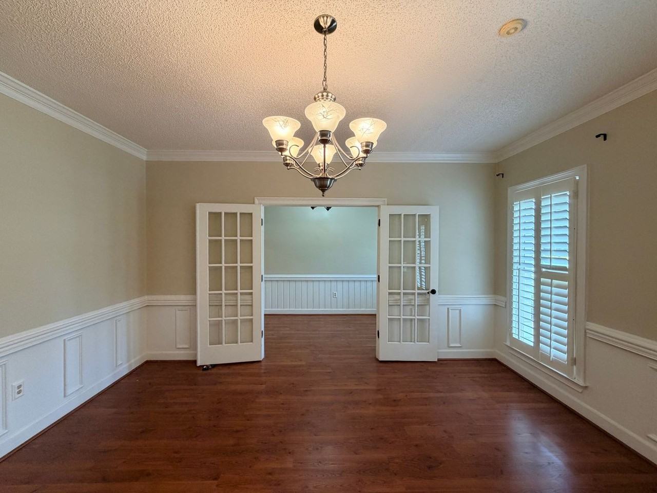 1009 Williamsburg Dr - Photo 5 of 50