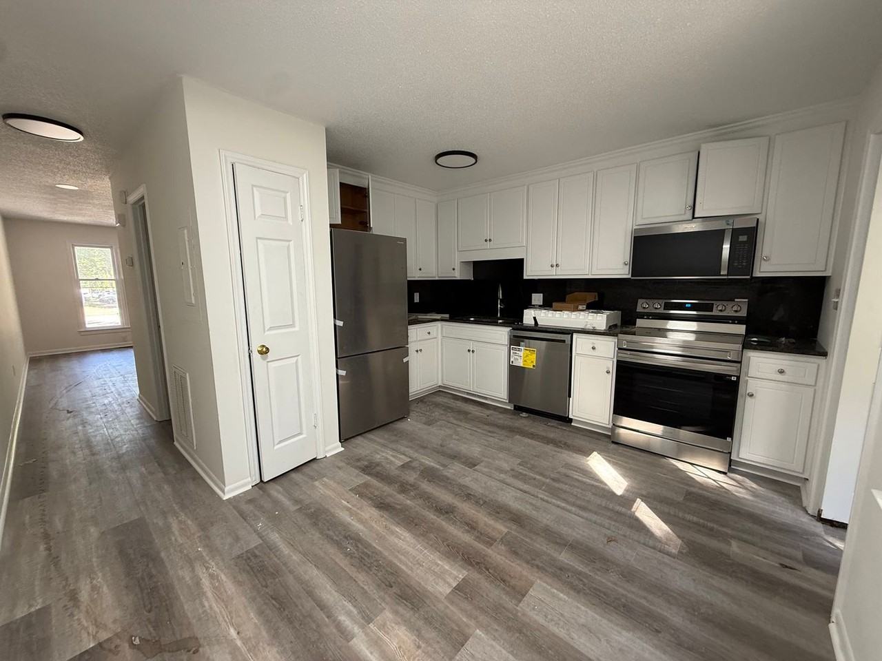 3401 Christopher Dr Nw - Photo 5 of 9