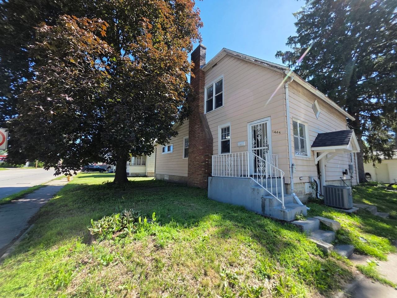 1445 38th St - Photo 2 of 26