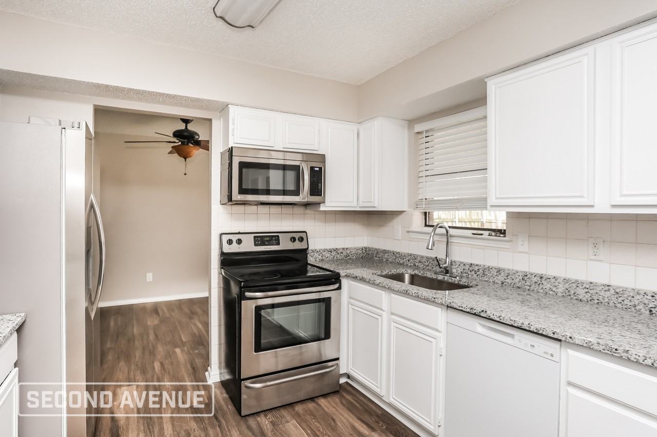 2725 Stillwater Dr - Photo 4 of 28
