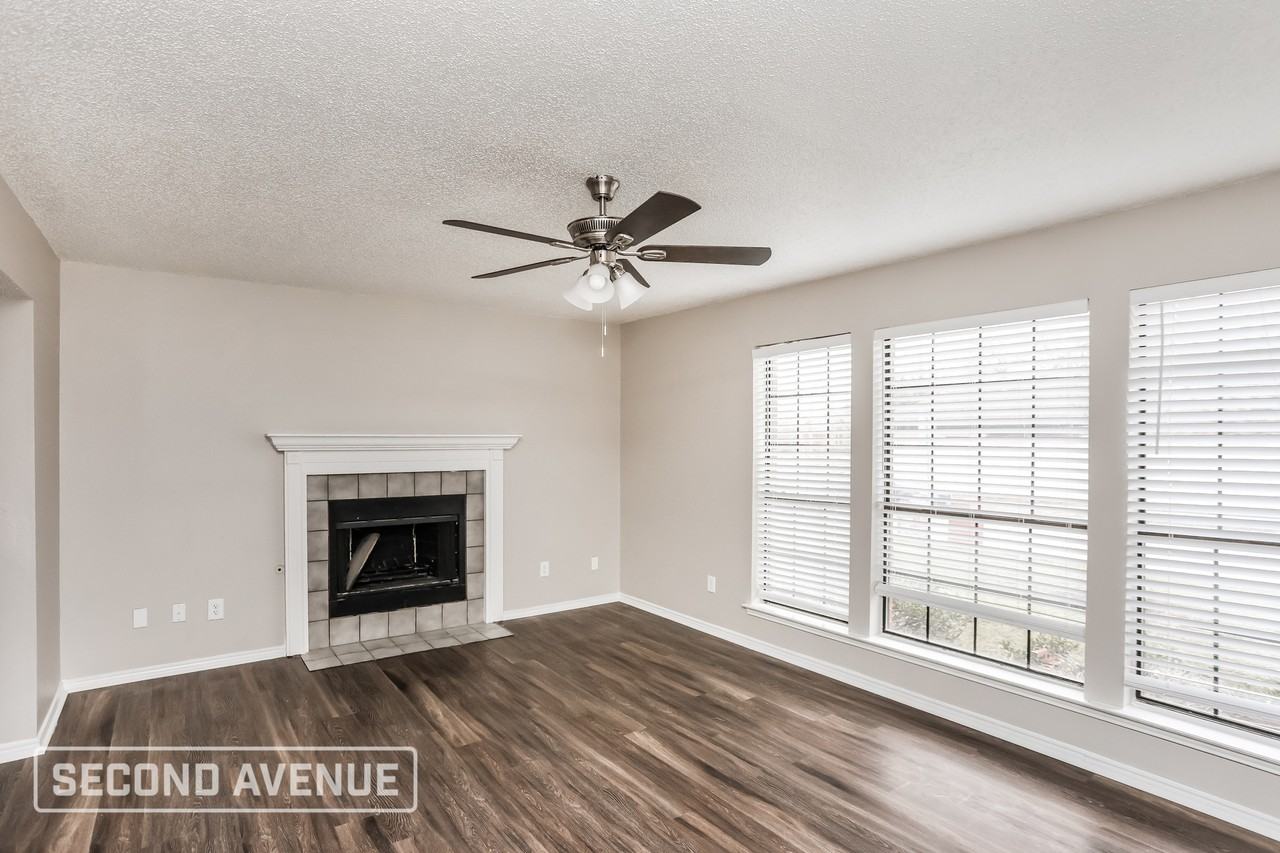 2725 Stillwater Dr - Photo 7 of 28