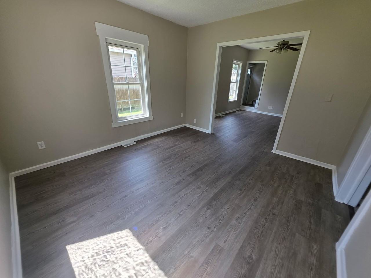 1304 25th St - Photo 4 of 20