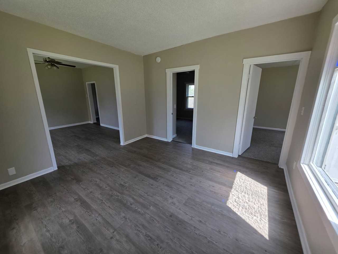 1304 25th St - Photo 5 of 20