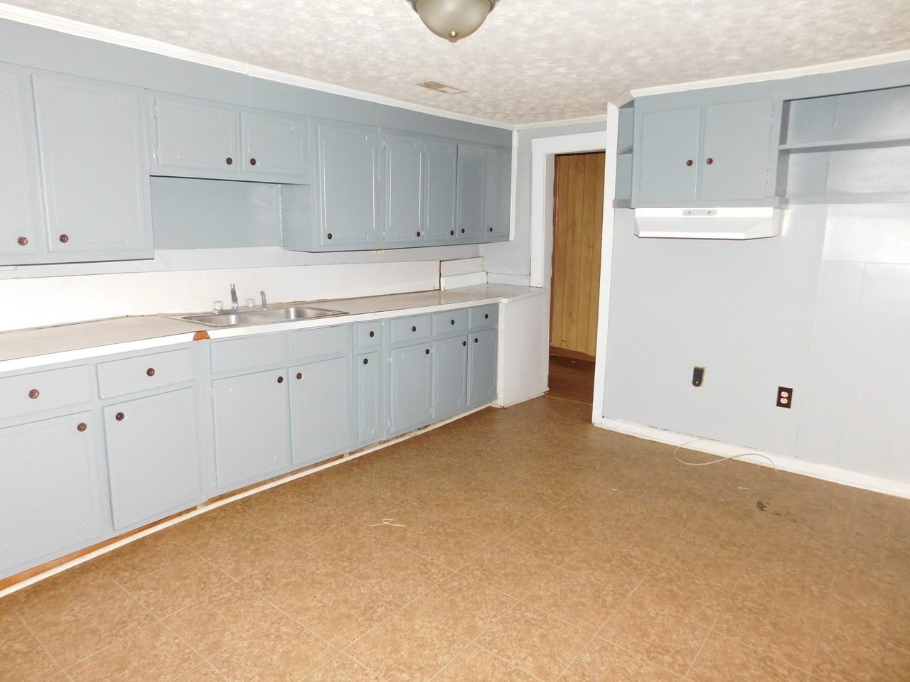 1213 Broad St - Photo 5 of 12