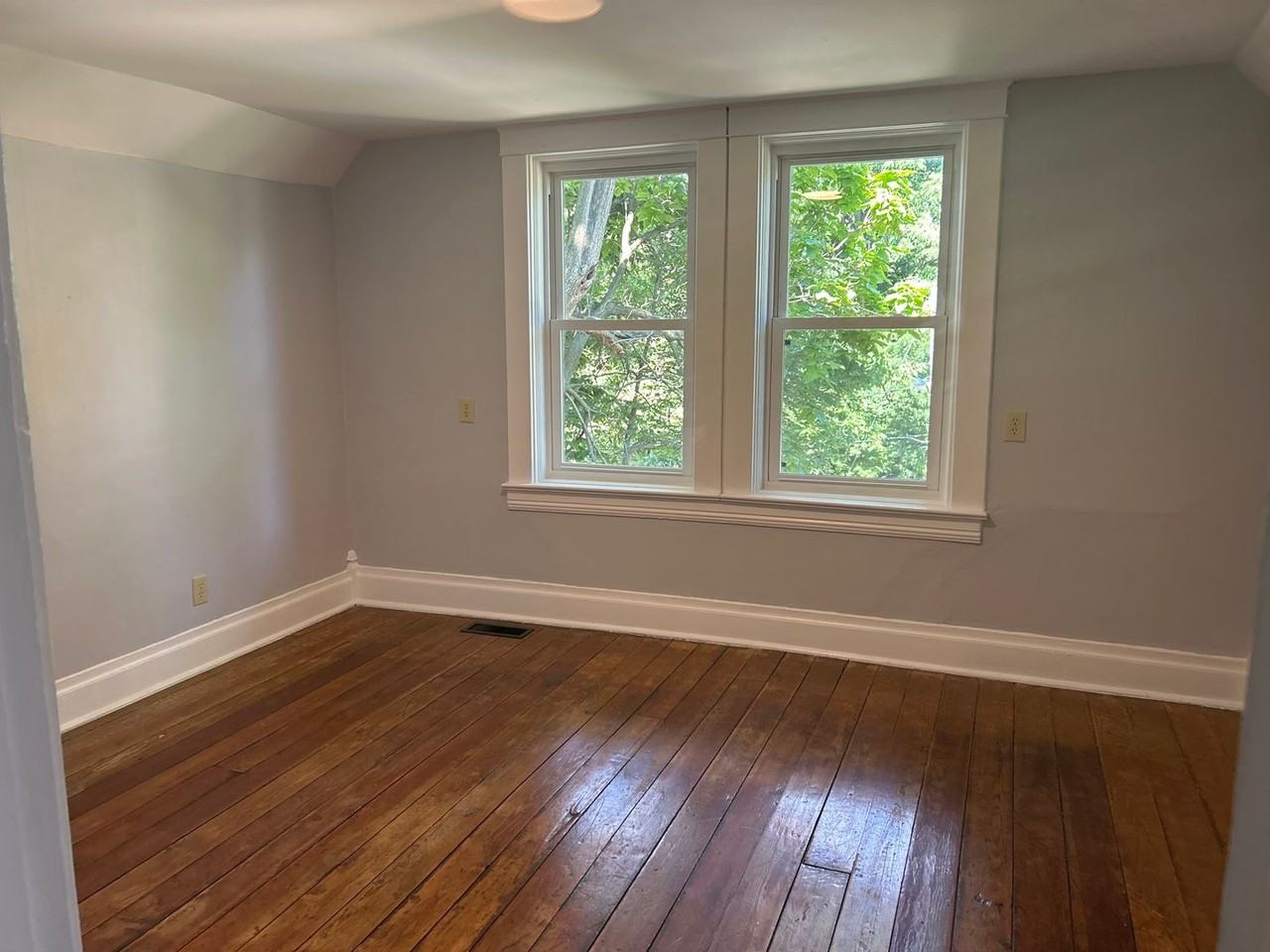 221 Vance St - Photo 4 of 16