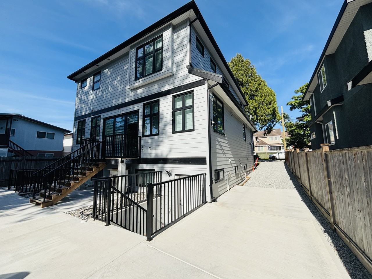 5561 Lancaster St #2 - Photo 3 of 20