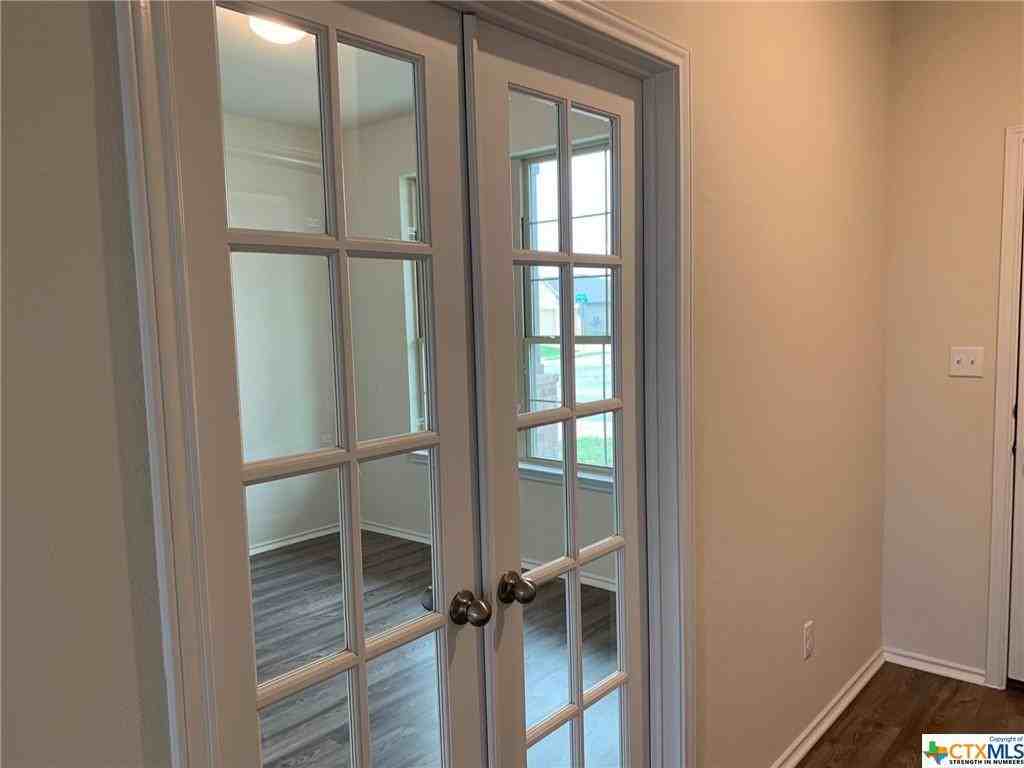 161 Gray Wolf Dr - Photo 2 of 10