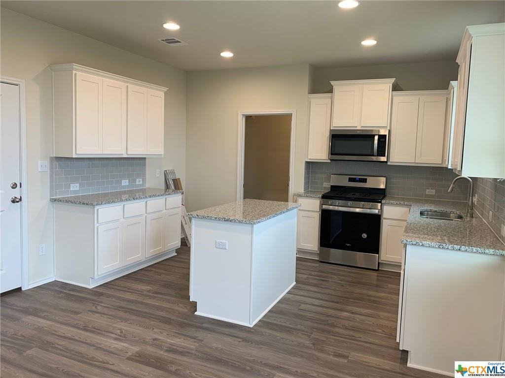 161 Gray Wolf Dr - Photo 3 of 10