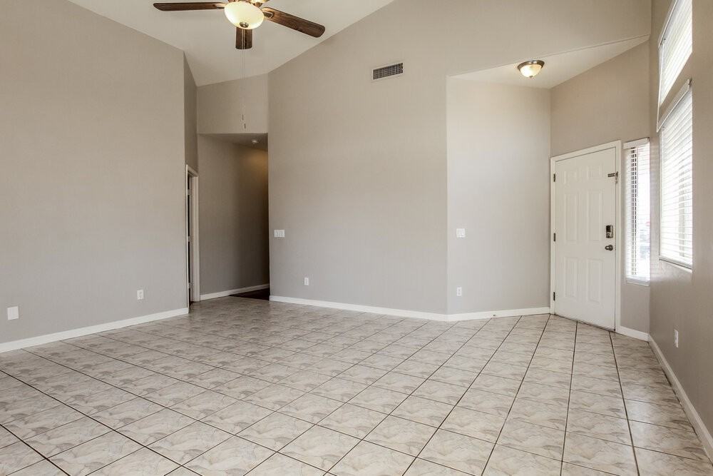 14510 N 87th Ave - Photo 4 of 16