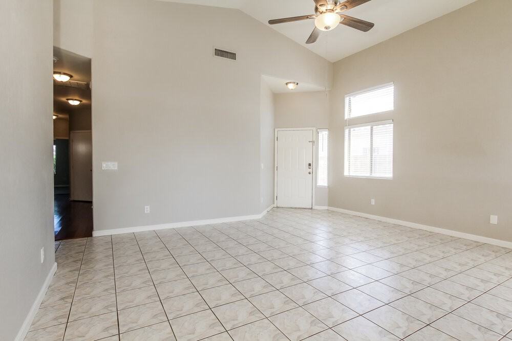 14510 N 87th Ave - Photo 5 of 16