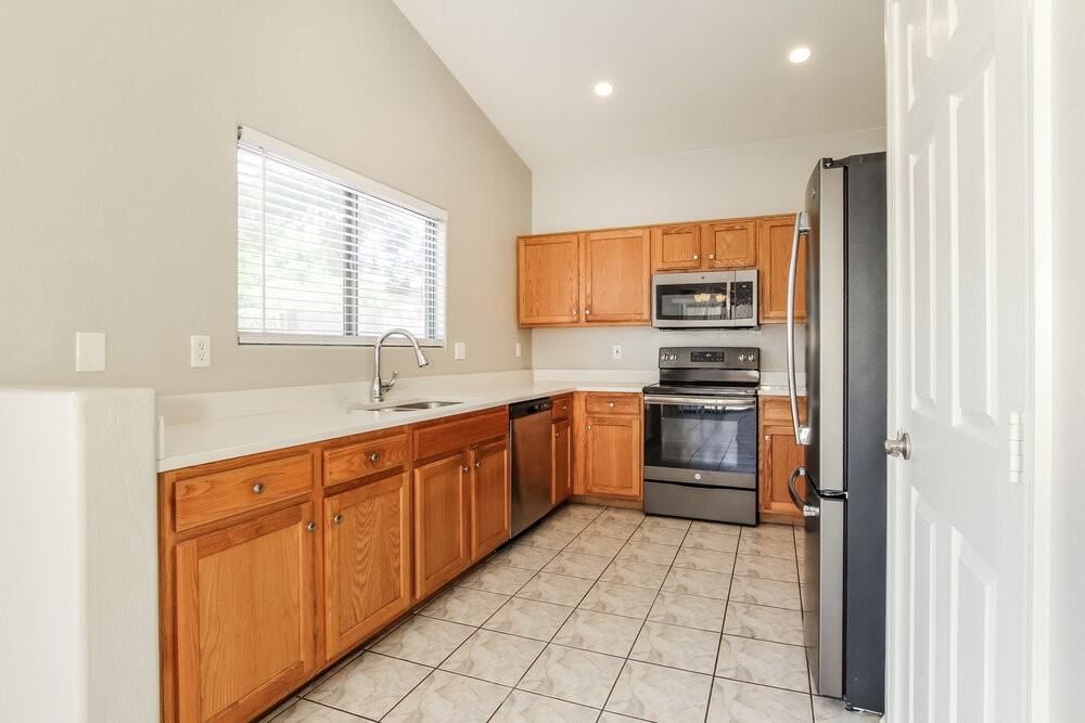14510 N 87th Ave - Photo 6 of 16