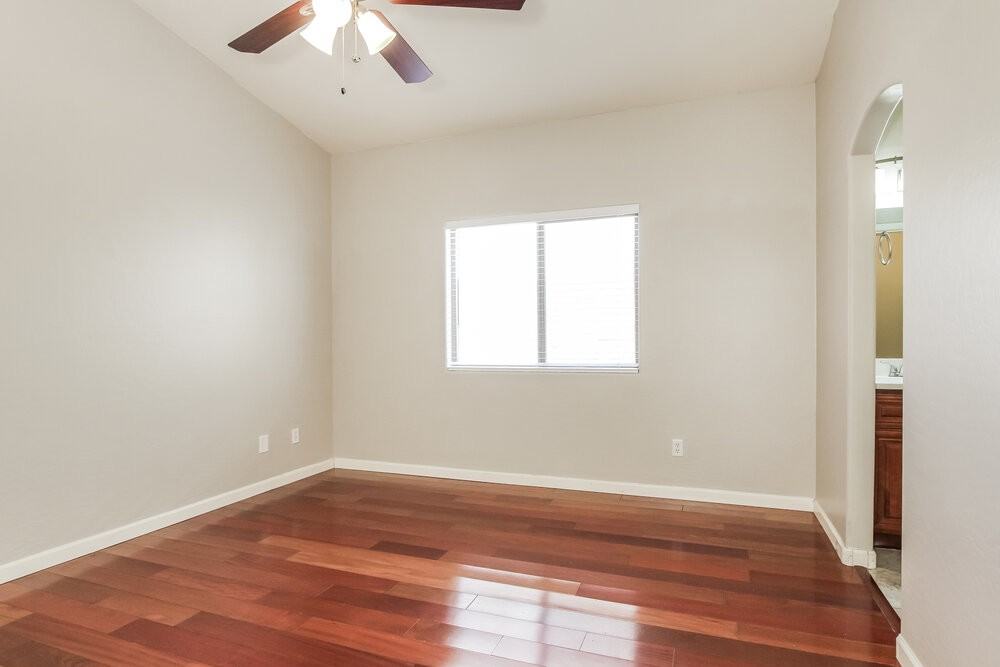 14510 N 87th Ave - Photo 7 of 16