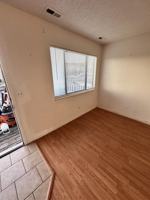 featured image of 987 Iowa Ave #B