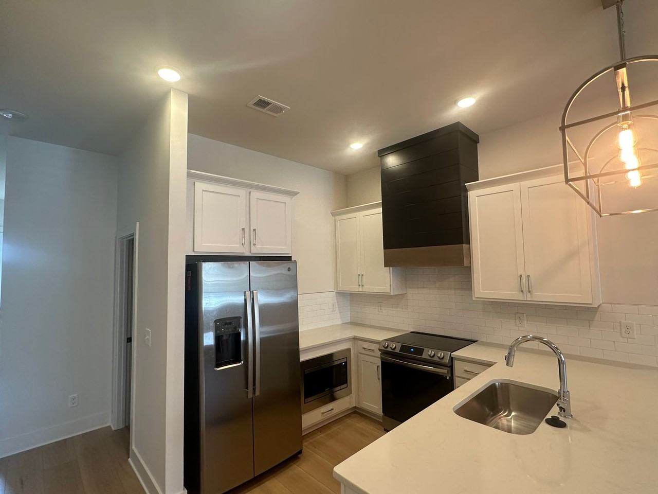 1108 Windsor Sq - Photo 5 of 25