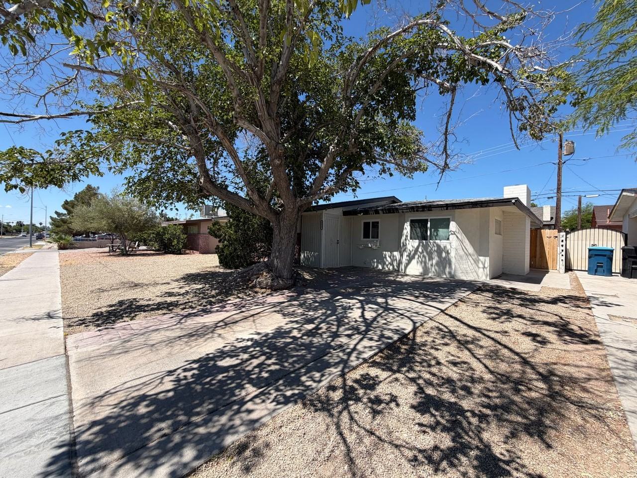 1317 Pyramid Dr - Photo 2 of 30