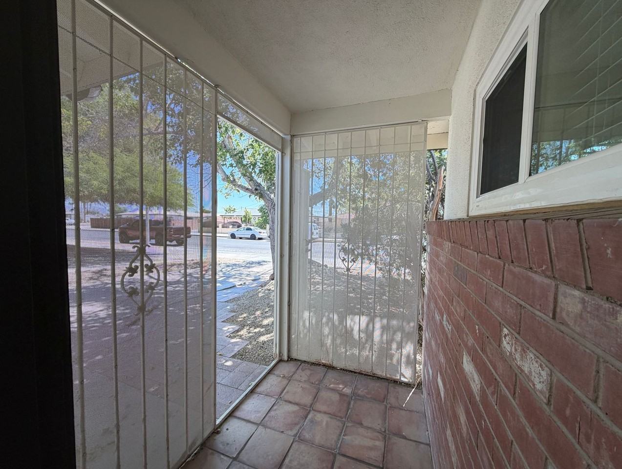 1317 Pyramid Dr - Photo 3 of 30
