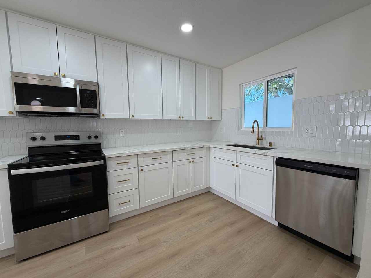 1317 Pyramid Dr - Photo 4 of 30