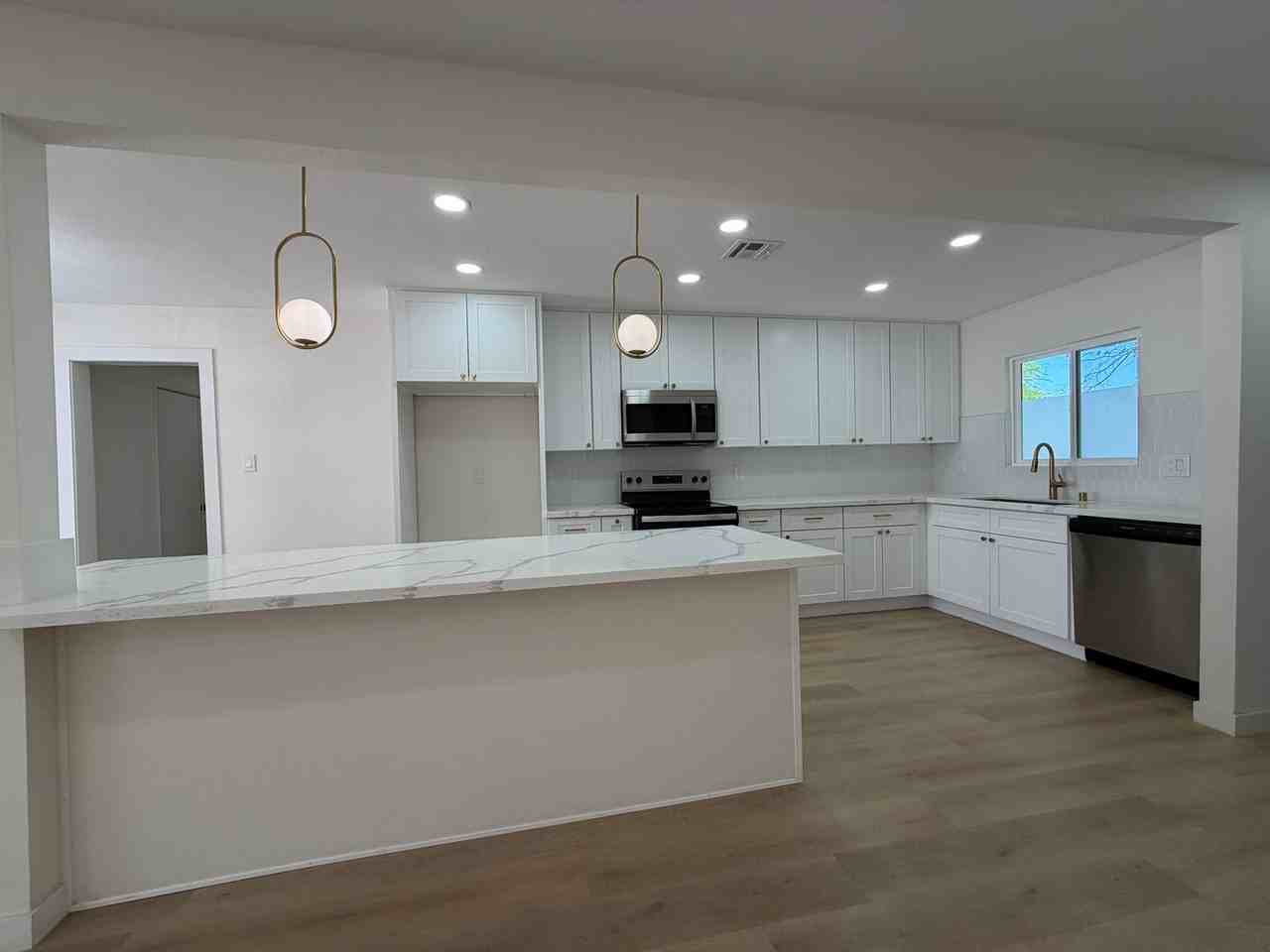 1317 Pyramid Dr - Photo 6 of 30