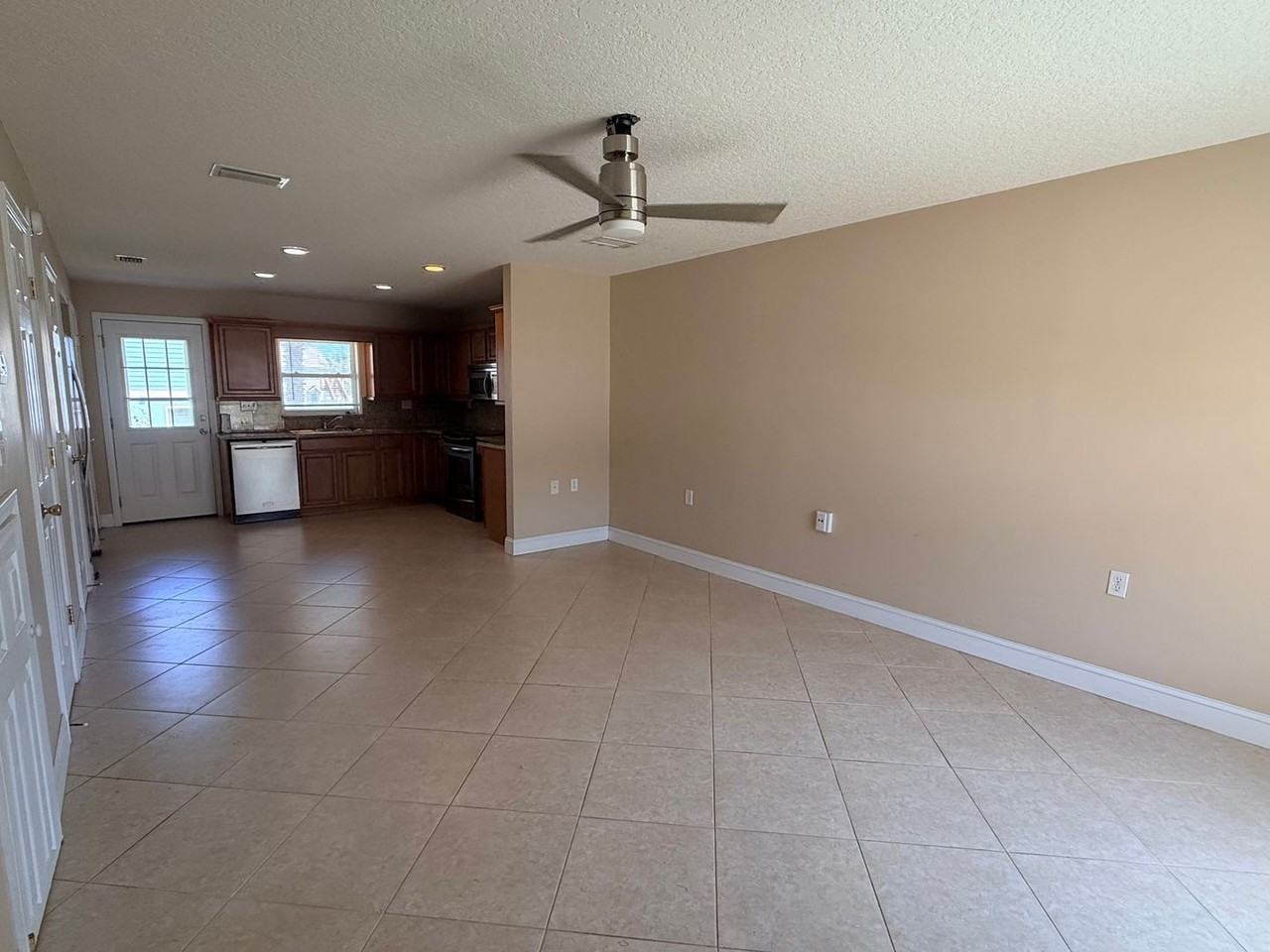 342 Tarpon Ave - Photo 3 of 23