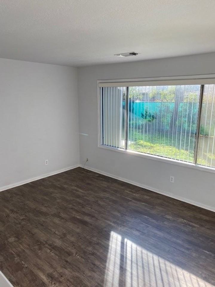1147 Echo Rd - Photo 5 of 13